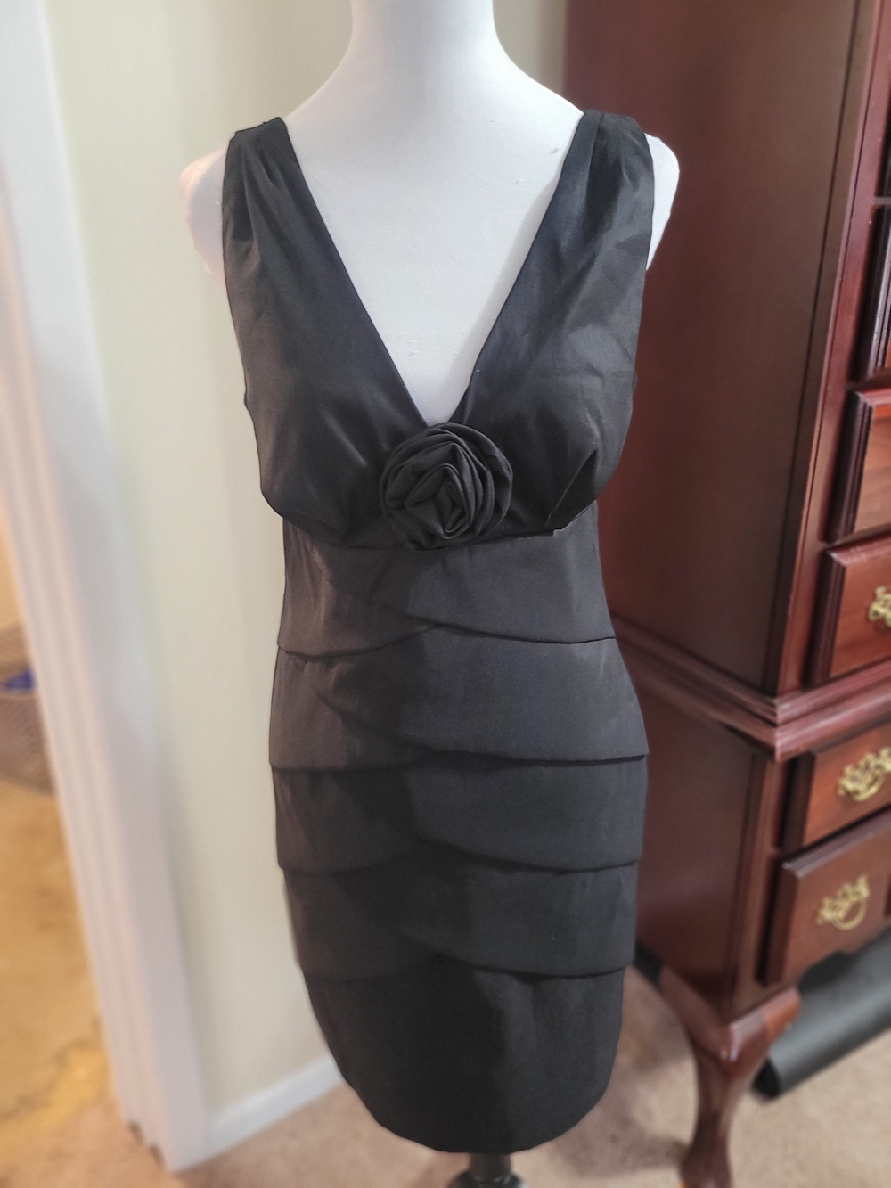 Roulette Black Sleeveless V-Neck Mini Dress with Rosette